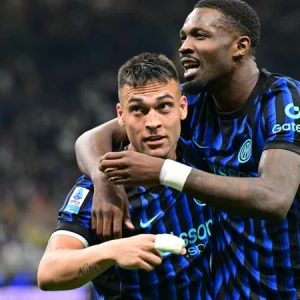 Inter close in on Serie A title by thumping Roma