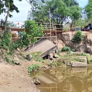 Collapsed bridge in Jhenaidah leaves thousands stranded for months