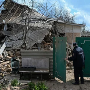 Ukraine, Russia trade mass Easter truce breach barbs