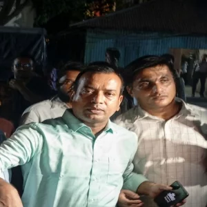 Ducsu leaders assaulted inside Shahbagh police station by Chhatra Dal