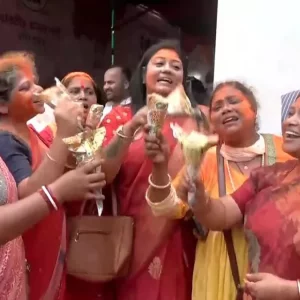 ‘Feeling the heat now,’ BJP workers in Bengal mock Mamata Banerjee amid early lead