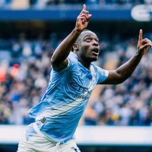 City keep title race alive, Liverpool frustrated by Chelsea