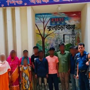10 Bangladeshis detained by BSF handed over to families