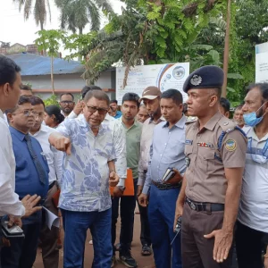 Health minister: Mobile hospitals being set up to tackle dengue