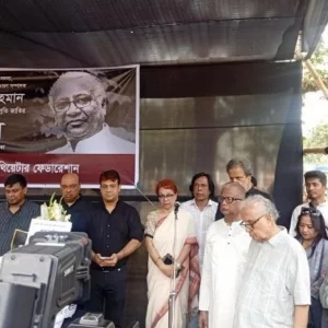 Final tribute paid to theatre icon Ataur Rahman at Shaheed Minar