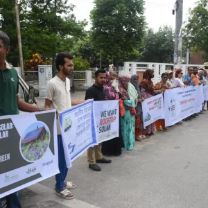 Human chain demands implementation of 5,000 MW rooftop solar targets
