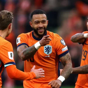 Fit-again Depay selected as Netherlands name World Cup squad