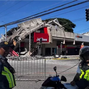 Major quake off Philippines kills three, triggers tsunami wa