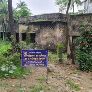 Abandoned Tongi Labour Welfare Centre buildings turn into dr