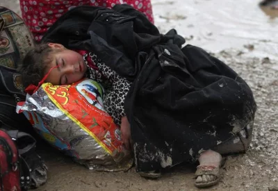 An Iraqi child rests as residents from Mosul arrive at the Hamam al-Alil camp for displaced people on March 20, 2017, during the government forces ongoing offensive to retake the western parts of the city from Islamic State (IS) fighters.rnThe forces have recaptured several neighbourhoods from IS since starting the push for west Mosul last month, but the battle for the Old City, with its warrens of alleyways, was always expected to be toughrnrnAFP