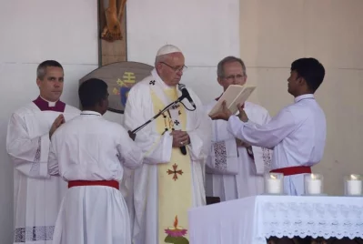 Pope Francis (C) leads mass for Bangladeshi Christians in Dhaka on December 1, 2017 | AFP