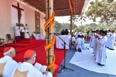 This handout picture taken and released by the Vatican press office (Osservatore Romano) on December 1, 2017 shows Pope Francis leading a Holy Mass during the second day of his visit to Bangladesh | AFP PHOTO / OSSERVATORE ROMANO