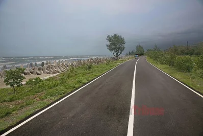 Given the spectecular views that this road has to offer it leaves one wishing that it would never end | Syed Zakir Hossain/Dhaka Tribune