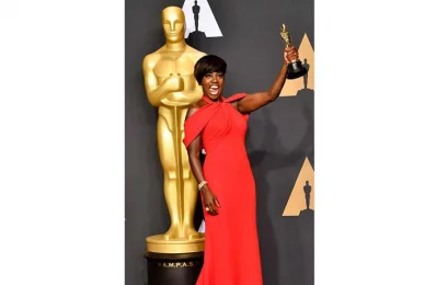 Actor Viola Davis, winner of the Best Supporting Actress award for Fences poses in the press room during the 89th Annual Academy Awards at Hollywood &amp; Highland Centre on February 26, 2017 in Hollywood, California/AFP 