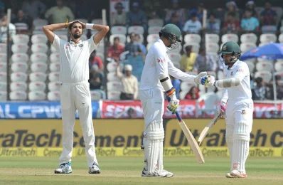 Indias Ishant Sharma reacts after Bangladeshs captain Mushfiqur Rahim (R) hit a six on the fourth day of a solo Test match between India and Bangladesh at the Rajiv Gandhi International Cricket Stadium  on February 12, 2017/AFP PHOTO