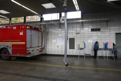People vote at the Louisville Fire department Engine Co. No. 11 polling station in Louisville, Kentucky. Photo: Shannon Stapleton