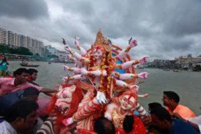 A Durga idol taken to the Buriganga for immersion. Photo: Dhaka Tribune/Mahmud Hossain Opu