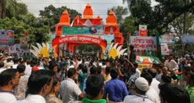 People were seen flocking the premises to listen to national and international leaders at Suhrawardy Udyan. Photo: Mehedi Hasan/Dhaka Tribune