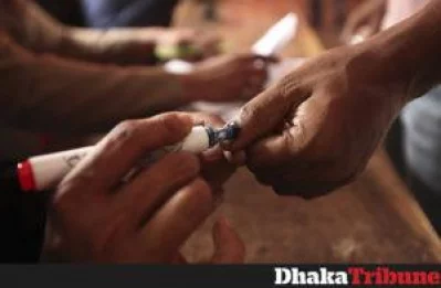 An officer marking a voters thumb with electoral ink PHOTO- RAJIB DHAR/DHAKA TRIBUNE