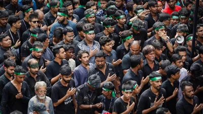 Devotees mourn for the martyrs of Karbala desert | Mehedi Hasan/Dhaka Tribune