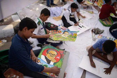 A drawing competition for children was held in front of Bangabandhu Memorial Museum at Dhanmondi 32 on Saturday -- to commemorate the life of Bangabandhu Sheikh Mujibur Rahman on his 98th birth anniversary | Mahmud Hossain Opu/Dhaka Tribune