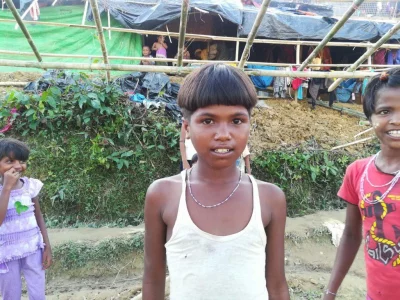Eight-year-old Asom Tara broke down moments before this photo was taken while telling the story of her fathers abduction by the Myanmar army on August 28 | Manik Miazee/Dhaka Tribune