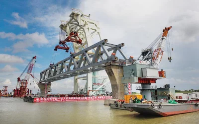 Despite having adverse conditions, the work of piling at the main bridge on both banks of the river is in progress | Mehedi Hasan/Dhaka Tribune