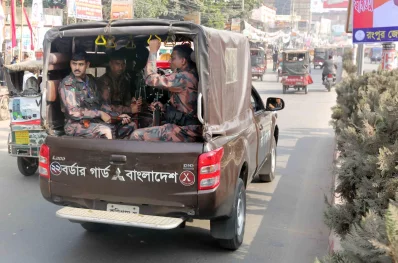 Border Guard Bangladesh (BGB) patrols around the city keeping the election ahead|| Syed Zakir Hossain/Dhaka Tribune