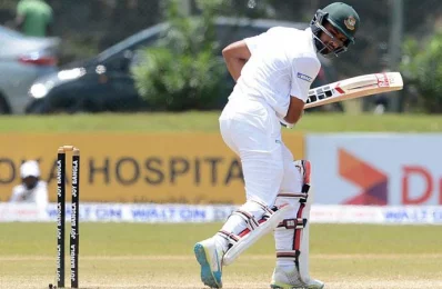 Bangladesh cricketer Mahmudullah Riyad looks back to his shattered wicket after his dismissal by Sri Lankan bowler Lahiru Kumara during the third day of the opening Test cricket match between Sri Lanka and Bangladesh in Galle on March 9, 2017/AFP PHOTO