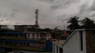Dark clouds and high winds swept over Bagherhat on Tuesday morning. Photo: DHAKA TRIBUNE