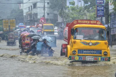 Unlike other cities in the country, Chittagong is gifted with a natural drainage system, having a long network of canals, to drain out storm water to the rivers and the Bay of Bengal. But a lack of maintenance of the canals has clogged them, causing the unwarranted urban flooding | Rabin Chowdhury/Dhaka Tribune
