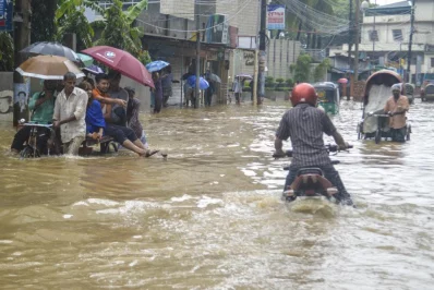 Many low-lying areas of the city including, Agrabad, No 2 Gate, Prabartak circle, Chawkbazar, Muradpur, Shulakbahar, Bahadderhat, Pahartali, Kalamia Bazar, Kalurghat, Chandgaon and Bakalia are massively inundated. rnEven in the face of the rain, those who had offices or school or any work in general, did not relent. People took to boats to make their journeys despite the incessant downpour | Rabin Chowdhury/Dhaka Tribune