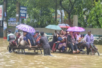 According to the Water Transport Cell which coordinates the schedules of lighter vessels, unloading of bulk cargo from 35 vessels remained suspended | Rabin Chowdhury/Dhaka Tribune