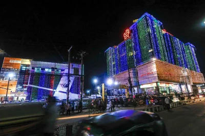The shopping might lighten wallets, but the malls are a treat to the eyes | Rabin Chowdhury/DHAKA TRIBUNE