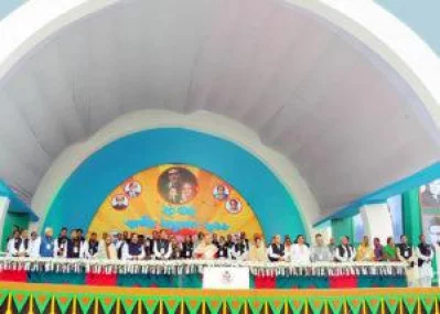 The leaders of AL showed respect to the father of the nation Bangabandhu, his family, the four leaders, freedom fighters and the martyrs of the Language Movement by taking a minute of silence. Photo: Yasin Kabir Joy/Dhaka Tribune