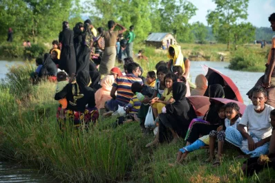 Once detained by the members of Border Guard Bangladesh (BGB), the Rohingyas are forced to go to the no mans land and await a push back | Dhaka Tribune