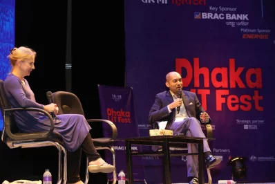 Journalist and author Lionel Shriver and Dhaka Lit Fest Director K Anis Ahmed at a session of Day 2 of the Dhaka Lit Fest 2017 | Syed Zakir Hossain/Dhaka Tribune