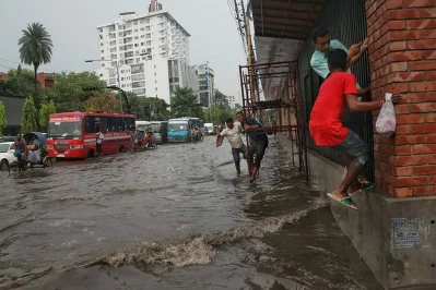 Heavy rain slows down traffic in the city on April 29, 2018 | Mehedi Hasan/Dhaka Tribune