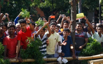 Thousands of people gathered at the venue in the morning. Organisers had to stop the sale due to the excessive congestion after the fair started around 9:30am | Mehedi Hasan/Dhaka Tribune