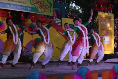 People celebrated the day by singing songs, reciting poems and dancing  | Syed Zakir Hossain/Dhaka Tribune
