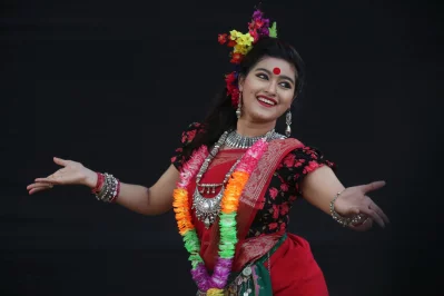 To mark the end of mundane Magh and a bleak winter, artists express their unison in gatherings  | Syed Zakir Hossain/Dhaka Tribune
