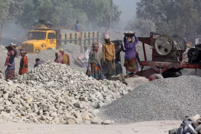 This unsavoury work environment is often the only way for many to make ends meet | Syed Zakir Hossain/Dhaka Tribune