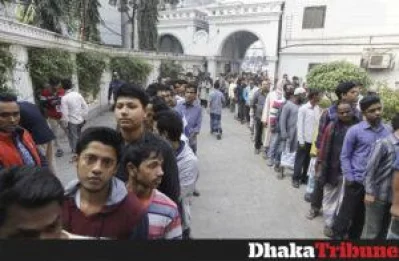 Voters wait in long queues to cast their votes  PHOTO - MAHMUD HOSSAIN OPU/DHAKA TRIBUNE
