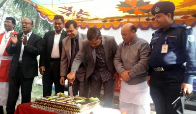 MP Golam Faruk Prince cuts a cake in Pabna | Md. Emroz Khondker/Dhaka Truibune