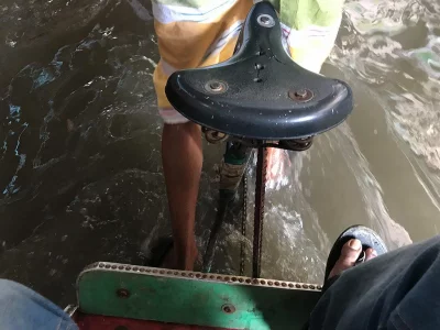 With many streets having been flooded by the torrential rain, commuters have been finding it difficult to travel. Photo:  MD FAZLUR RAHMAN/DHAKA TRIBUNE