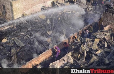 Hundreds of shanties were gutted by massive fire at Korail slum in Dhakau2019s Mohakhali area. Photo: Mahmud Hossain Opu/Dhaka Tribune