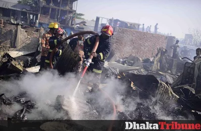 Hundreds of shanties were gutted by massive fire at Korail slum in Dhakau2019s Mohakhali area. Photo: Mahmud Hossain Opu/Dhaka Tribune