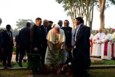 Pope Francis plants a sapling at the National Memorial premises at Savar after paying tributes to the 1971 martyrs | Dhaka Tribune