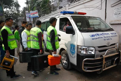An ambulance outside the building in Nakhalpara, Dhaka, where three militants were killed and two RAB officials injured during a raid by the law enforcement agency on Friday, January 12, 2018 | Mehedi Hasan/Dhaka Tribune