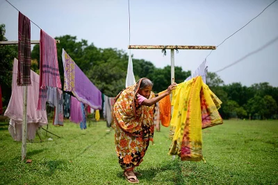 On her own  - At an age when she needs to be taken care of, this lady has to do her own chores | Mahmud Hossain Opu/DHAKA TRIBUNE